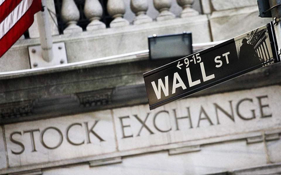 Κραχ στο χρηματιστήριο της Νέας Υόρκης – Ημέρες 2008 με τον Dow Jones να χάνει 1.600 μονάδες – Γενικευμένος πανικός – Αμφίβολη η έξοδος της Ελλάδας στις αγορές